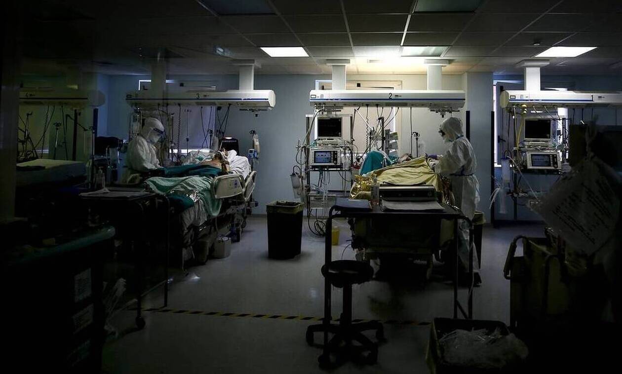 Αποκαρδιωτικές εικόνες στο νοσοκομείο Νίκαιας: Διασωληνωμένοι ασθενείς εκτός ΜΕΘ σε κοινό θάλαμο