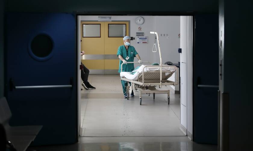 Κορονοϊός: Δραματικές καταστάσεις στα νοσοκομεία - «Κάνουμε 100 νέες διασωληνώσεις την ημέρα»
