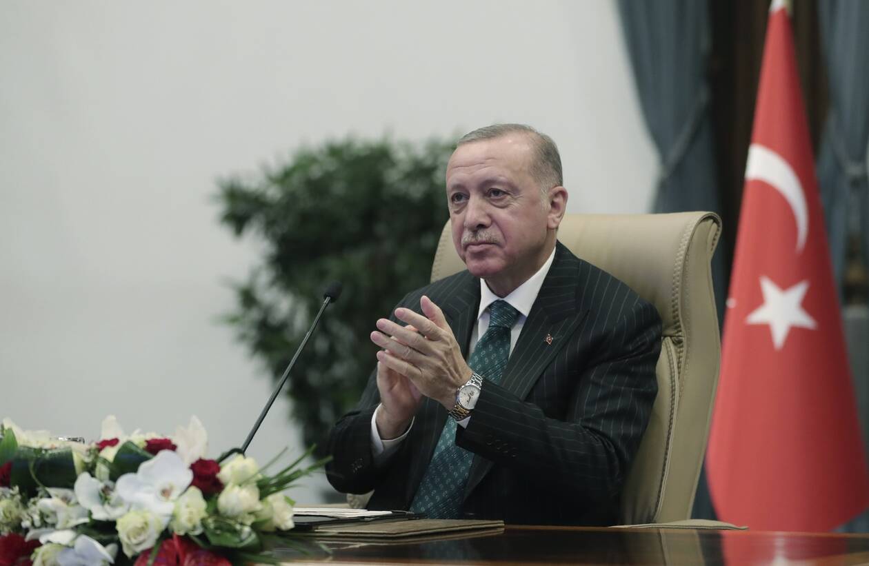Ο Ερντογάν στη «γωνία» για την οικονομία: Ζητά «εμπιστοσύνη» από τους επενδυτές, παρά τα προβλήματα