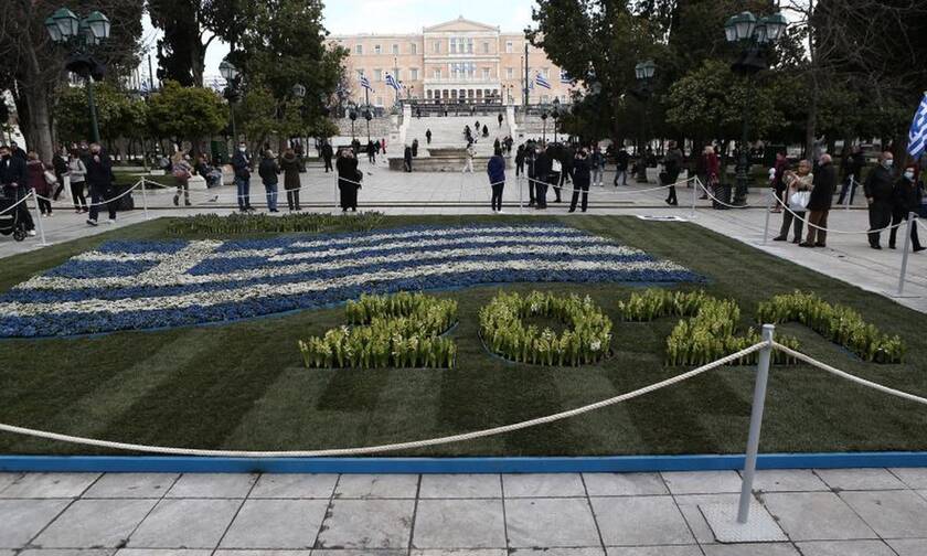 Εθνική Επέτειος: Έγινε γαλανόλευκη όλη η Ελλάδα για τα 200 χρόνια από την Επανάσταση  