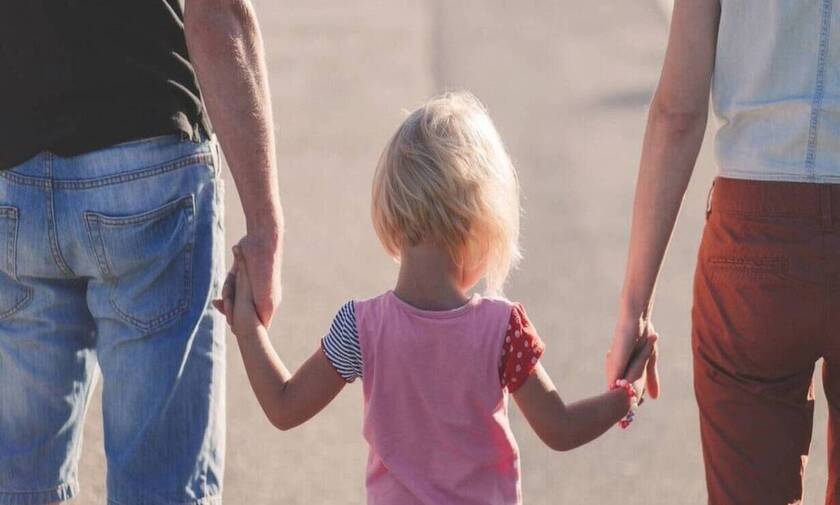 Ενεργοί μπαμπάδες: Αλλαγές στο Οικογενειακό Δίκαιο για ισότιμη ανατροφή των παιδιών