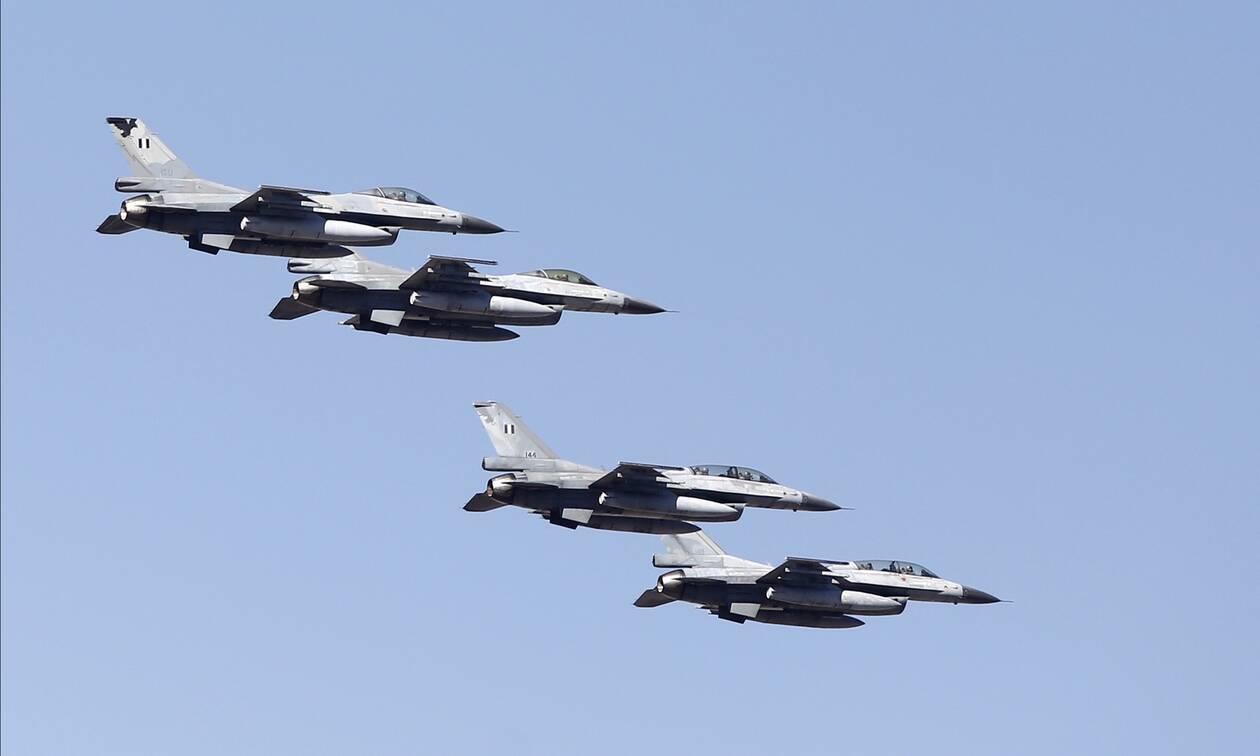 25η Μαρτίου: Η στιγμή που μαχητικά F-16 «σκίζουν» τον ουρανό της Θεσσαλονίκης (pics+vid)
