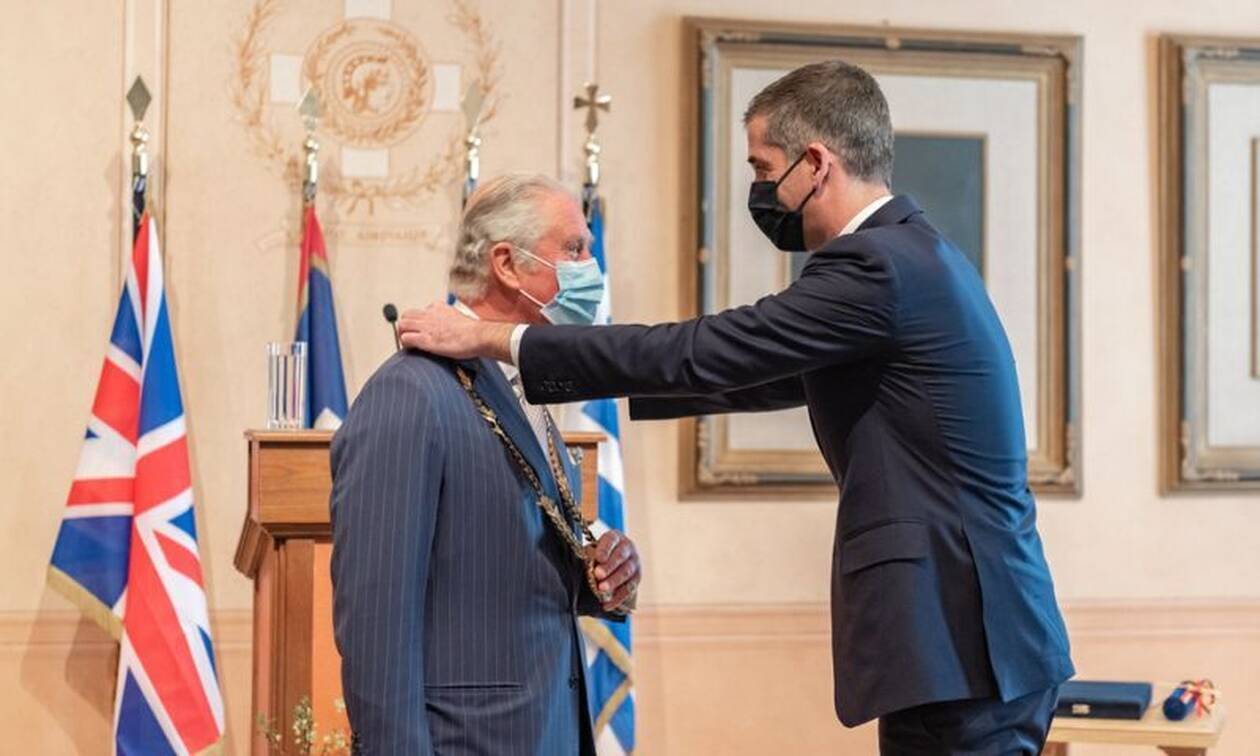 Πρίγκιπας Κάρολος: Τιμήθηκε με το Χρυσό Μετάλλιο Αξίας της Πόλεως των Αθηνών – Το μήνυμά του 