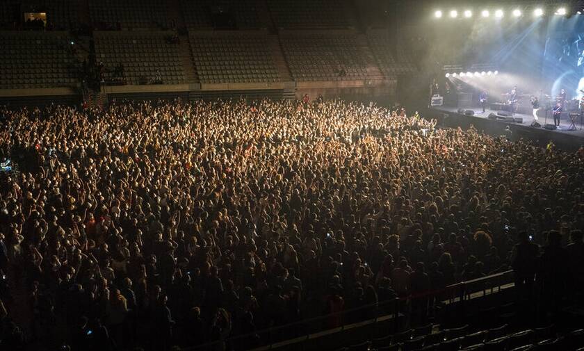Βαρκελώνη: Με μάσκες και με αρνητικό τεστ κορονοϊού 5.000 άνθρωποι συμμετείχαν σε ροκ συναυλία