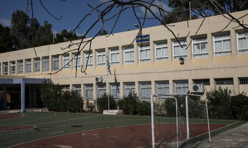 Κορονοϊός - Σχολεία: Πότε ανοίγουν - Τι θα γίνει με τις Πανελλήνιες