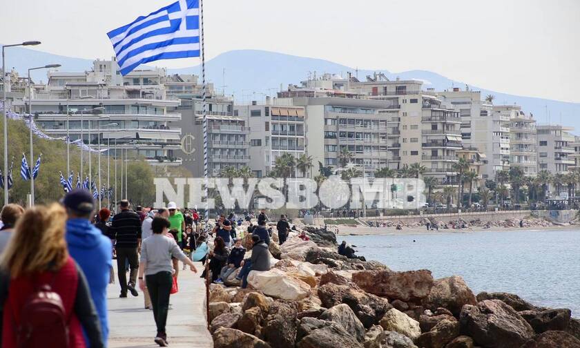 Ρεπορτάζ Newsbomb.gr - Κωδικός «κυριακάτικη βόλτα»: Ήλιος, θάλασσα και ηλιοθεραπεία στα νότια