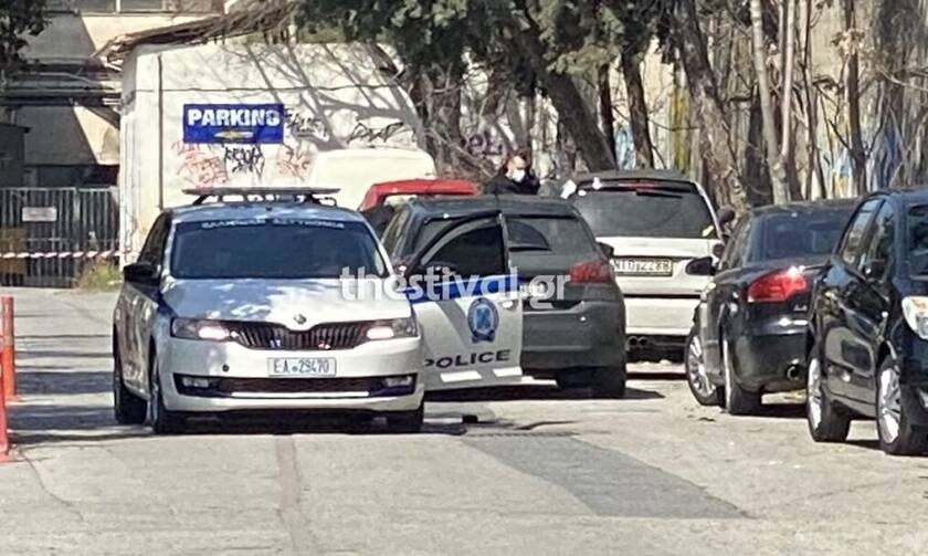 Θεσσαλονίκη: Toν βρήκαν νεκρό έξω από το αυτοκίνητό του (pic)