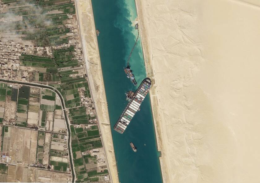 Διώρυγα του Σουέζ: Πώς αποκολλήθηκε το πλοίο «μεγαθήριο» - Έβαλε μπρος τις μηχανές του