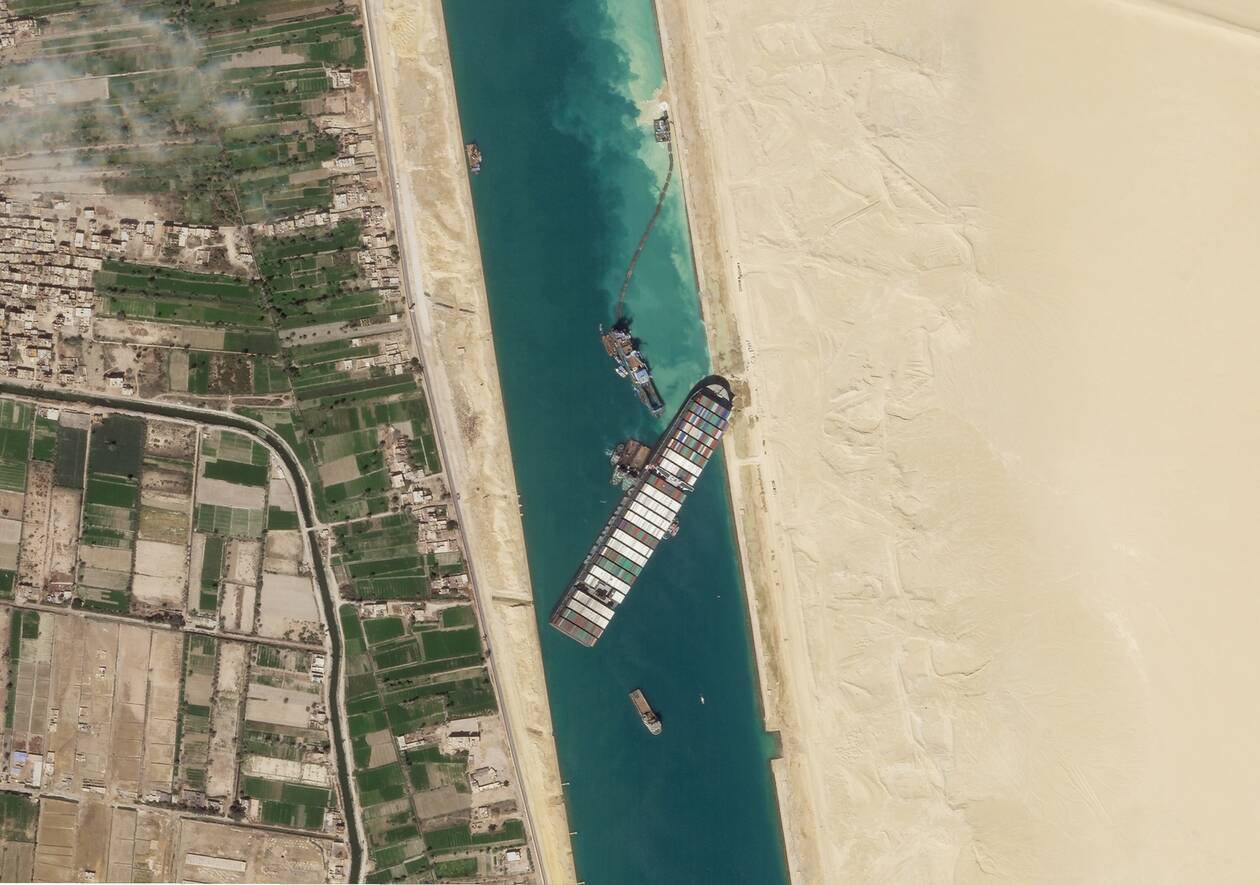 Διώρυγα του Σουέζ: Πώς αποκολλήθηκε το πλοίο «μεγαθήριο» - Έβαλε μπρος τις μηχανές του