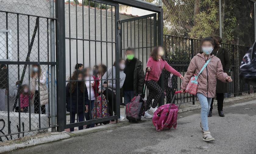 Άνοιγμα σχολείων – Ρεπορτάζ Newsbomb.gr: Ανοίξτε μόνο την Γ΄ Λυκείου λένε Σαρηγιάννης, Λινού