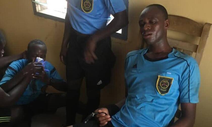 Σοκ στην Γκάνα: Άγριος ξυλοδαρμός διαιτητών από οπαδούς - Σκληρές εικόνες (video+photos)