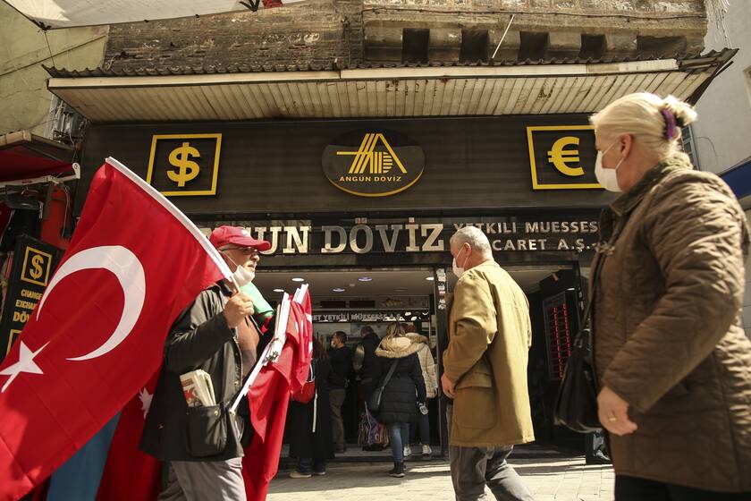 Ερντογάν: «Έφαγε»και το νο.2 της κεντρικής τράπεζας - Εκλιπαρεί τους πολίτες για χρυσό στις τράπεζες