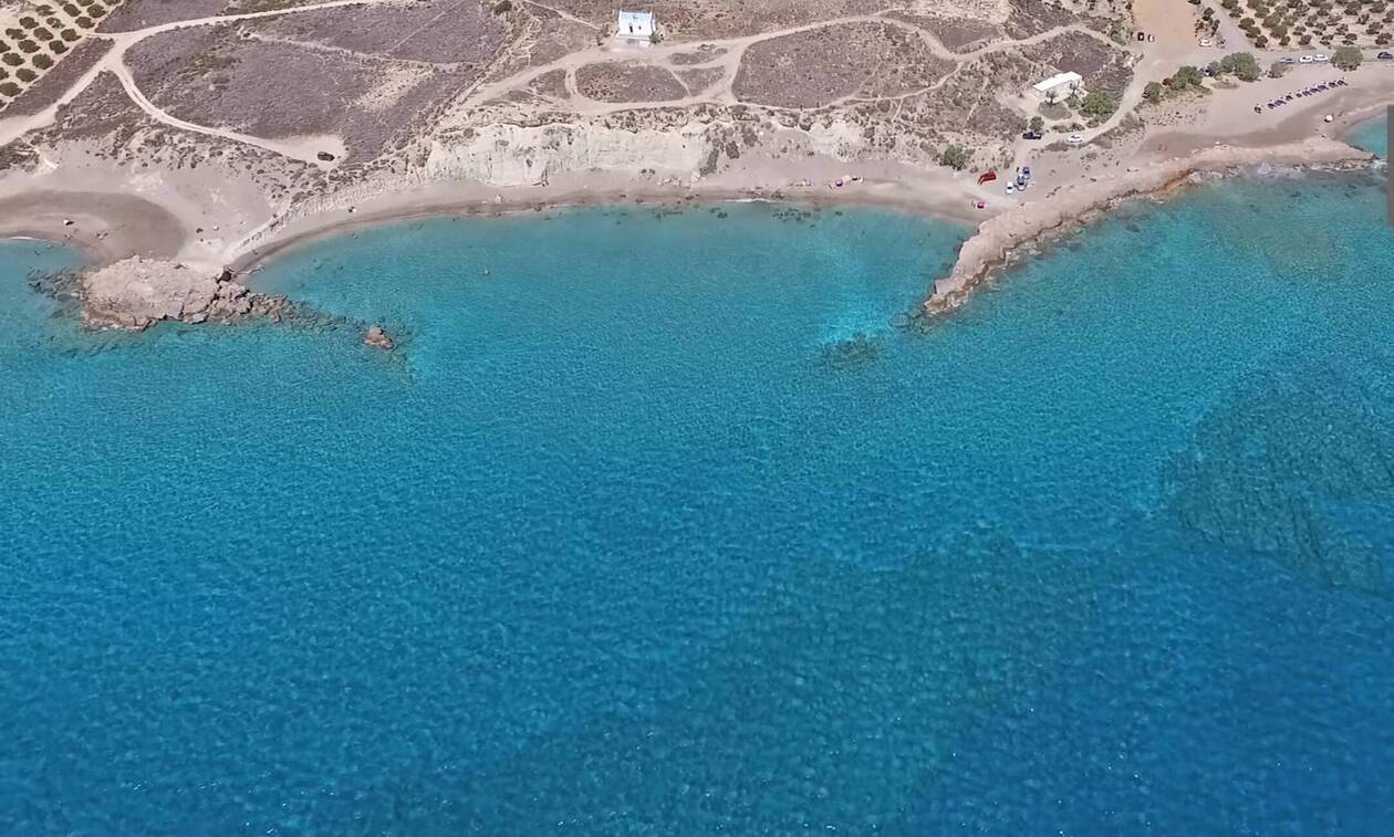 Φυσικό... σπα: Αυτή η παραλία στο Λιβυκό Πέλαγος κρύβει το απόλυτο μυστικό ομορφιάς (vid)