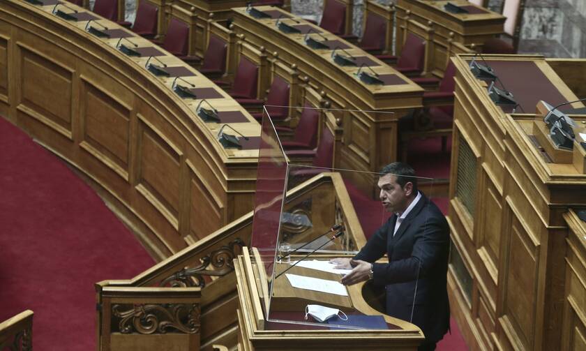 Έξαλλος ο Τσίπρας για την απουσία υπουργών στη Βουλή: Με το ζόρι γεμίζετε ταξί