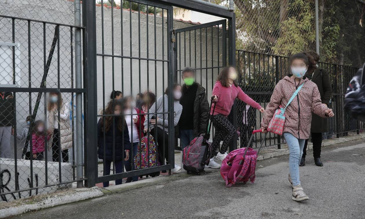 Σχολεία – Ρεπορτάζ Newsbomb.gr: H ΓΓ του υπουργείου Παιδείας εξηγεί το σύστημα με τα self test