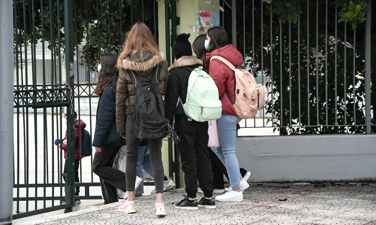 Άνοιγμα σχολείων στις 12 Απριλίου «έδειξε» η Πελώνη