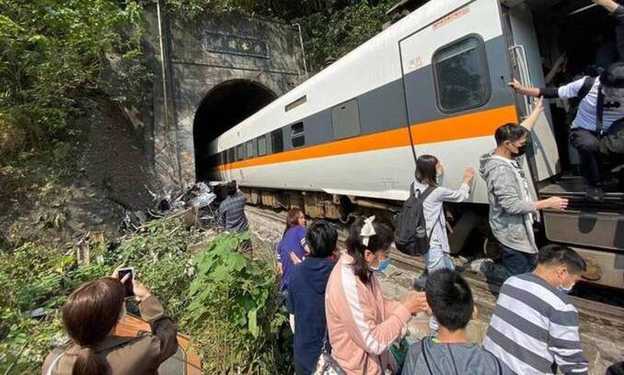 Ταϊβάν: Δεκάδες τραυματίες από εκτροχιασμό τρένου μέσα σε στοά - Φόβοι για νεκρούς