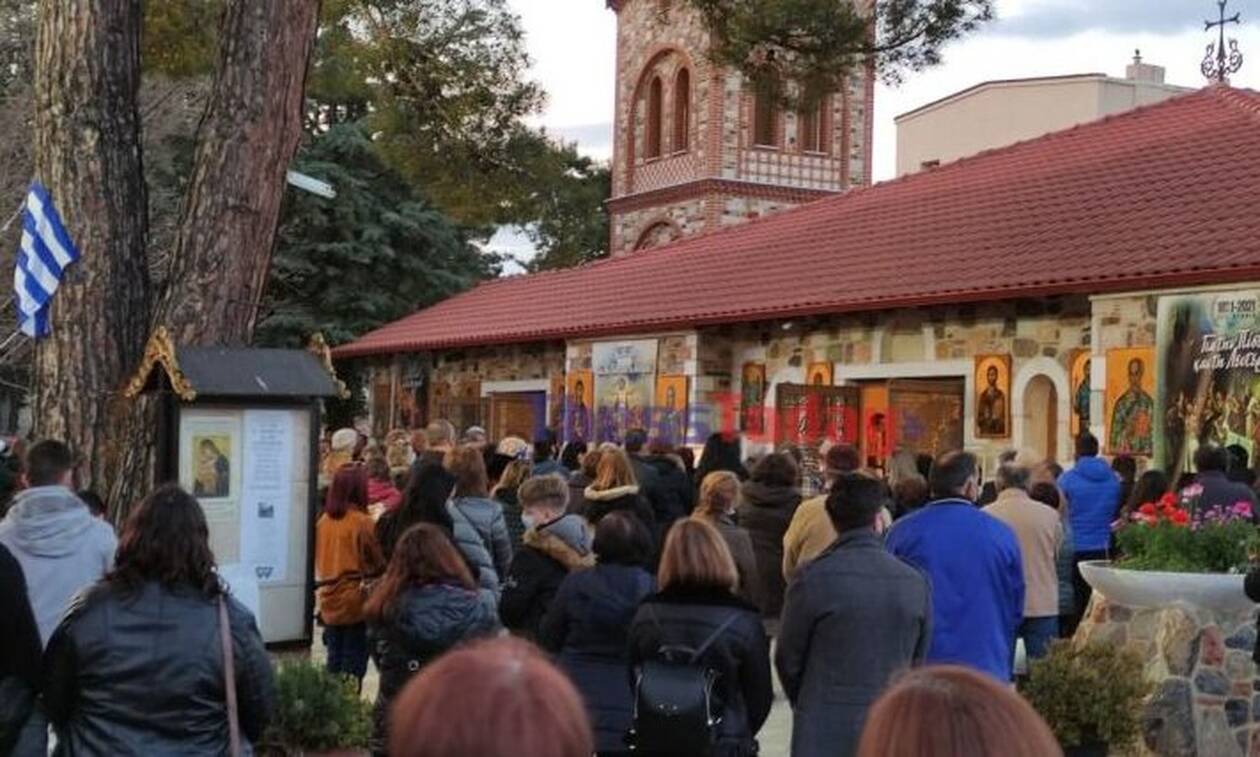 Θεσσαλονίκη: Συνωστισμός από πιστούς σε εκκλησία στους Αμπελόκηπους (pics - vid)