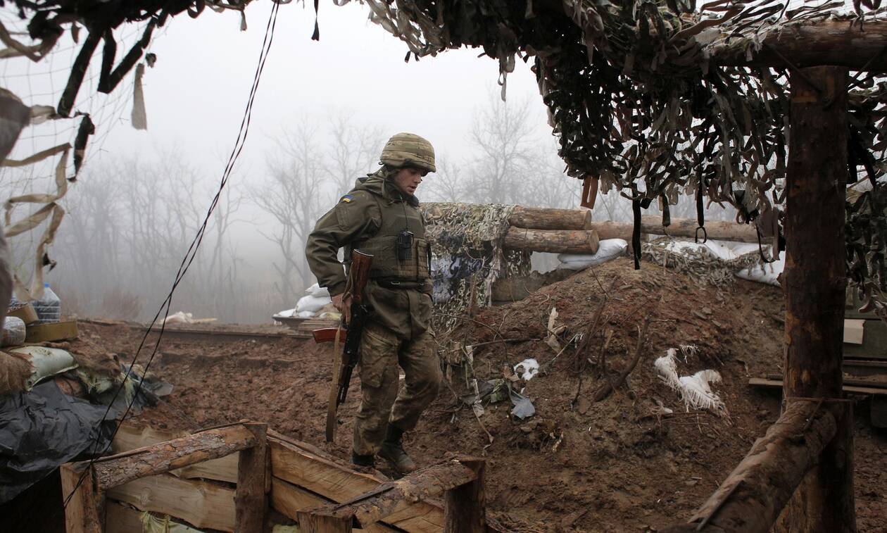 Επικίνδυνη κλιμάκωση μεταξύ Δύσης- Ρωσίας για την Ουκρανία: Δέσμευση Μπάιντεν για «ακλόνητη στήριξη»