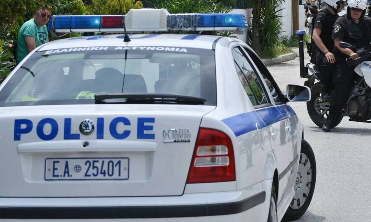 Θεσσαλονίκη: Αστυνομικοί πήγαν να συλλάβουν γυναίκα και εκείνη τους... έφτυσε!
