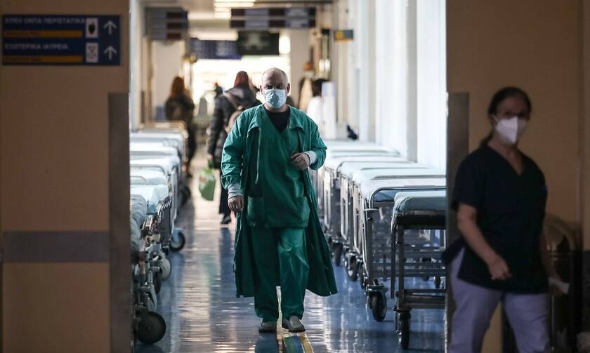 Ασφυκτική πίεση στα νοσοκομεία: Το ισοζύγιο εισαγωγών - εξιτηρίων κρατάει το ΕΣΥ στα «πόδια» του