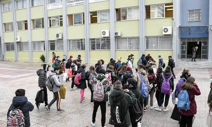 Κορονοϊός - Εξαδάκτυλος: Βιαστικό το άνοιγμα των σχολείων - Το πρόβλημα είναι εδώ