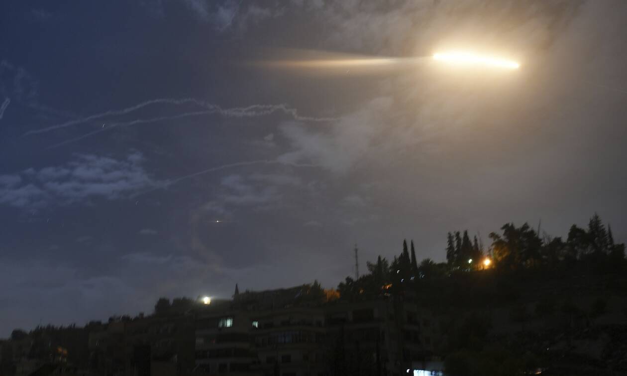 Συρία: «Στρατιωτικές θέσεις» και «αποθήκη όπλων» οι στόχοι της «ισραηλινής επίθεσης» στη Δαμασκό