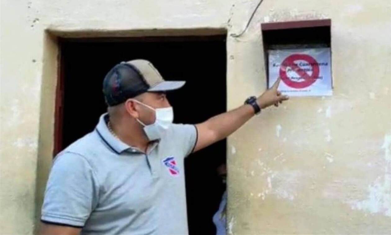Κορονοϊός: Δήμαρχος στη Βενεζουέλα τοποθετεί προειδοποιητικές πινακίδες στα σπίτια των ασθενών