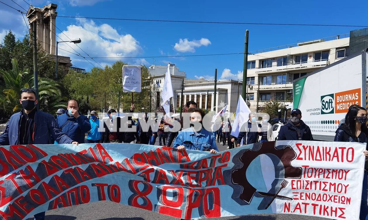 Ρεπορτάζ Newsbomb.gr: Συγκέντρωση και πορεία στο κέντρο της Αθήνας εργαζομένων στον επισιτισμό