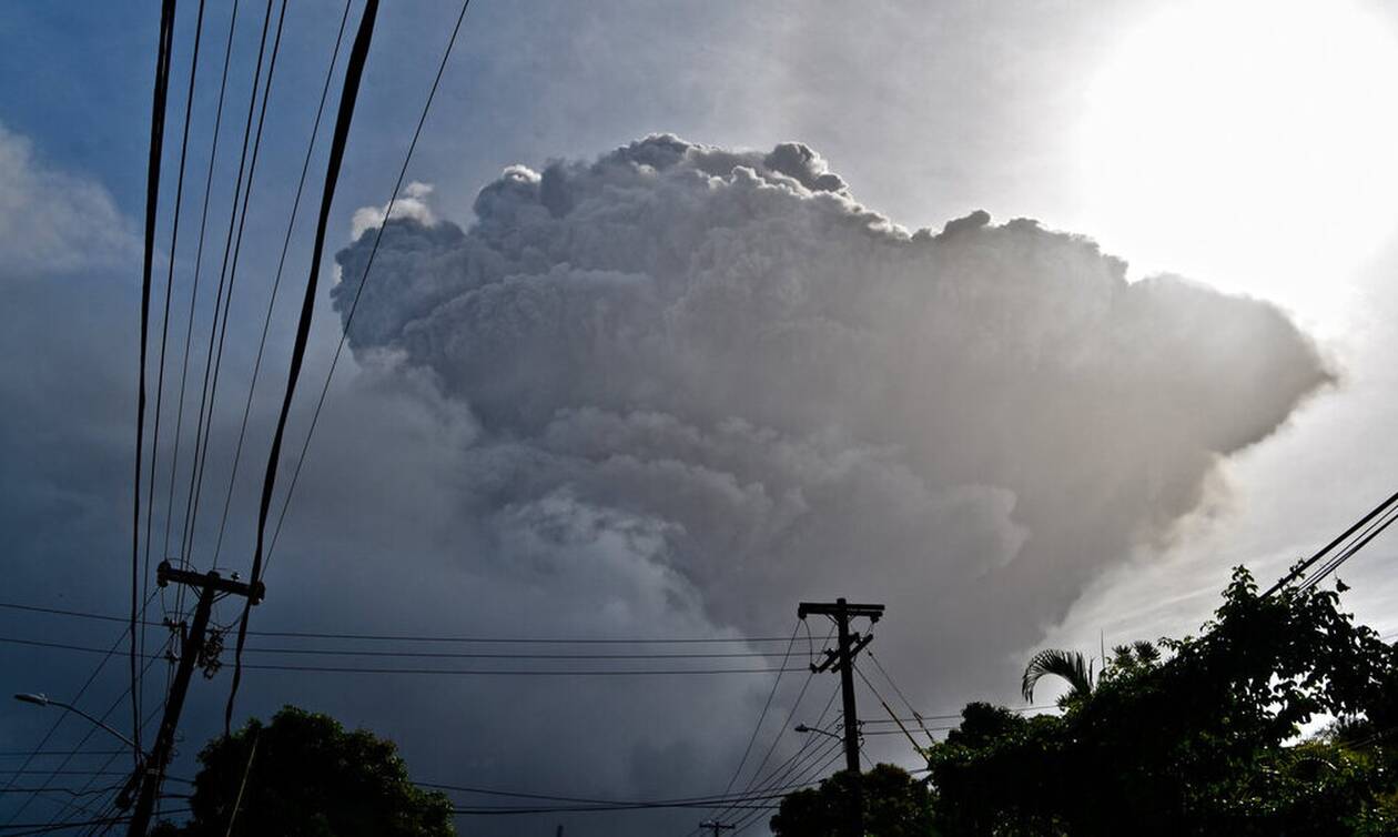Άγιος Βικέντιος: Εξερράγη ηφαίστειο - Οι κάτοικοι εκκένωσαν την περιοχή (vid)