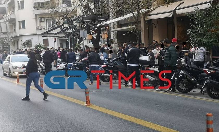Κορονοϊός - Θεσσαλονίκη: «Πατείς με, πατώ σε» στα μπαρ της πόλης - Ισχυρή σύσταση της αστυνομίας