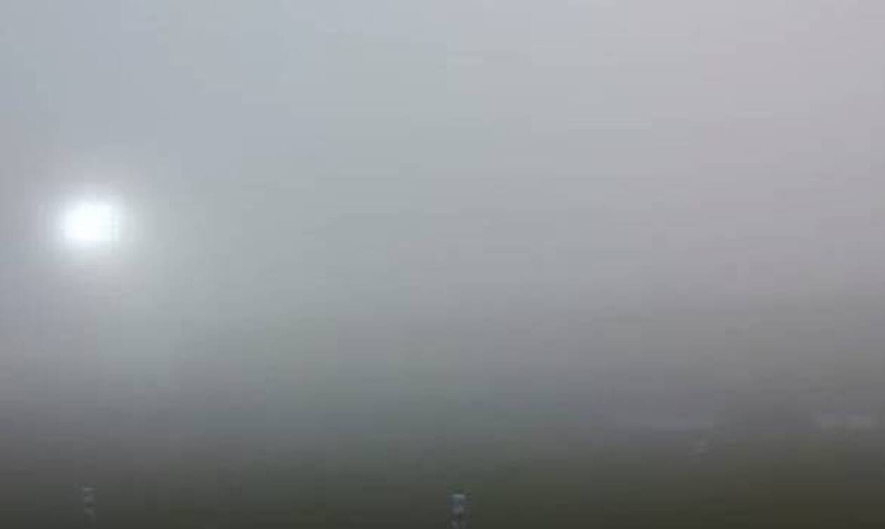 Ποδόσφαιρο στην ομίχλη! - Χάθηκε η μπάλα, κυριολεκτικά... (video)