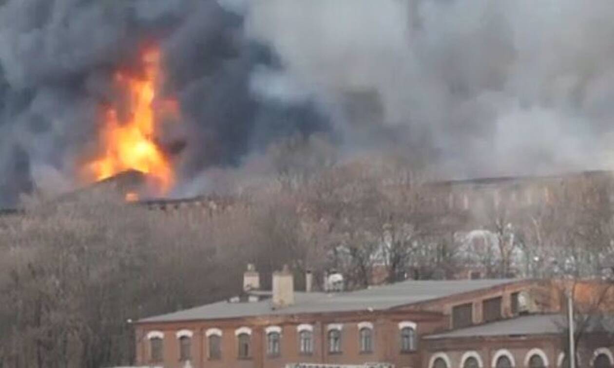 Ρωσία: Φονική πυρκαγιά τεραστίων διαστάσεων σε ιστορικό εργοστάσιο της Αγίας Πετρούπολης