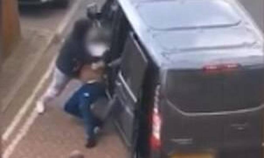 Λονδίνο: Βίντεο - ντοκουμέντο από απαγωγή άνδρα μέρα μεσημέρι