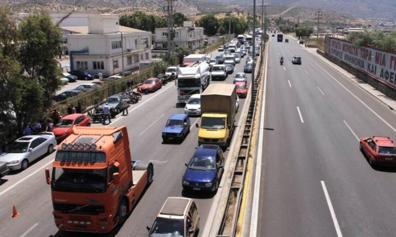 Κίνηση τώρα: Κυκλοφοριακό χάος στην Λεωφόρο Αθηνών - Φορτηγό προκάλεσε ουρά χιλιομέτρων