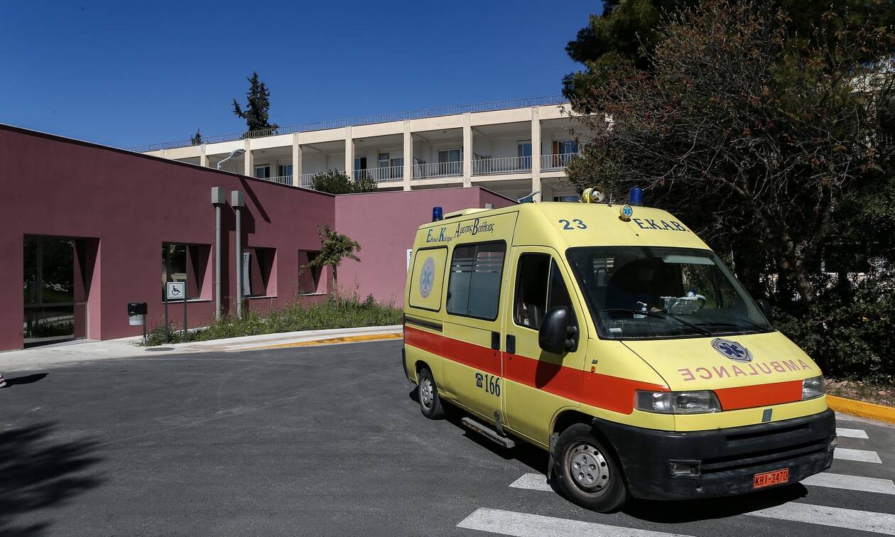 Κορονοϊός: Παραμένει η «ασφυξία» στα νοσοκομεία - Τι γίνεται με τις εισαγωγές και τη θετικότητα