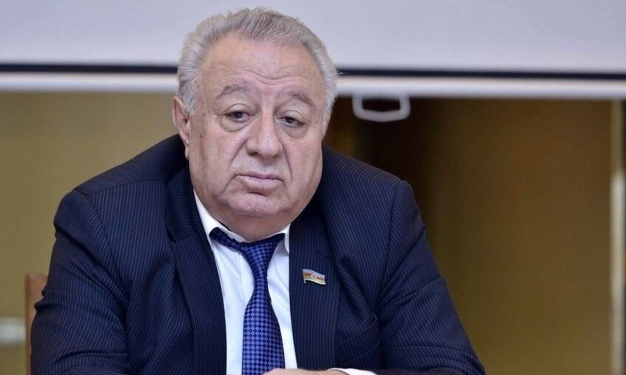 Viral πρώην βουλευτής στο Αζερμπαϊτζάν ο οποίος «έβαλε χέρι» σε συνεργάτιδά του ενώ έκανε Zoom