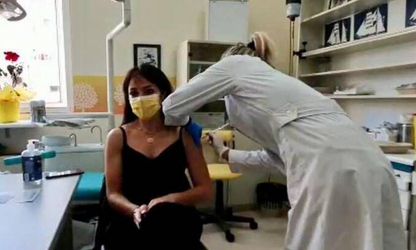 Με AstraZeneca εμβολιάστηκε η Δόμνα Μιχαηλίδου -  «Το πιο καλό εμβόλιο είναι το πιο γρήγορο εμβόλιο»