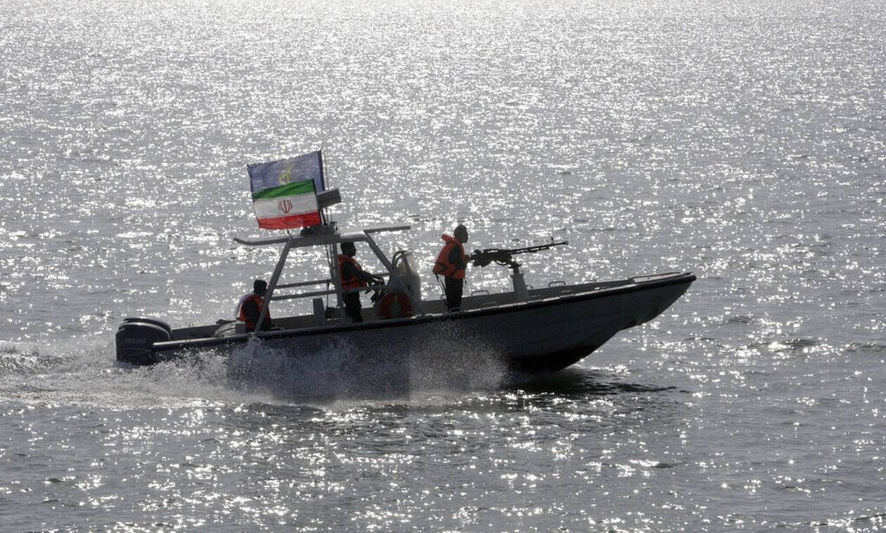 Πλοίο του αμερικανικού Πολεμικού Ναυτικού έριξε προειδοποιητικά πυρά σε ιρανικά πλοία