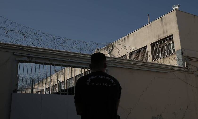 Φυλακές Κορυδαλλού: Πέταξαν δέμα με ναρκωτικά στο προαύλιο - Πώς τους έπιασε η φρουρά