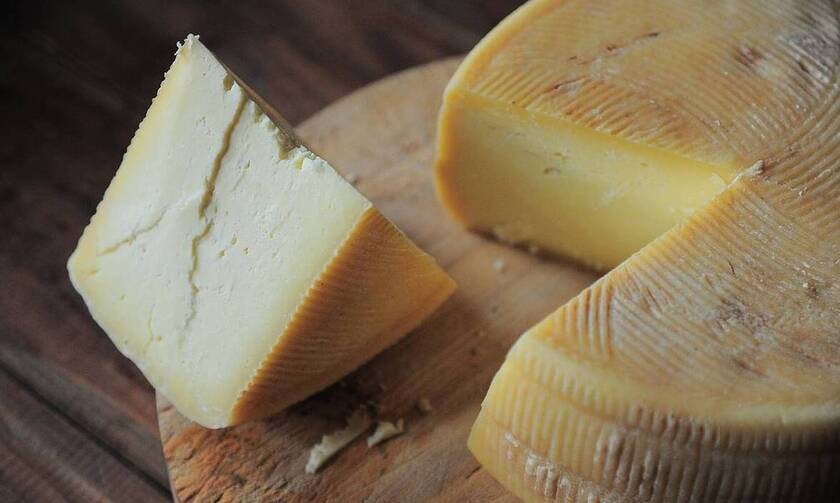 τυρί με μεμβράνη στο ψυγείο
