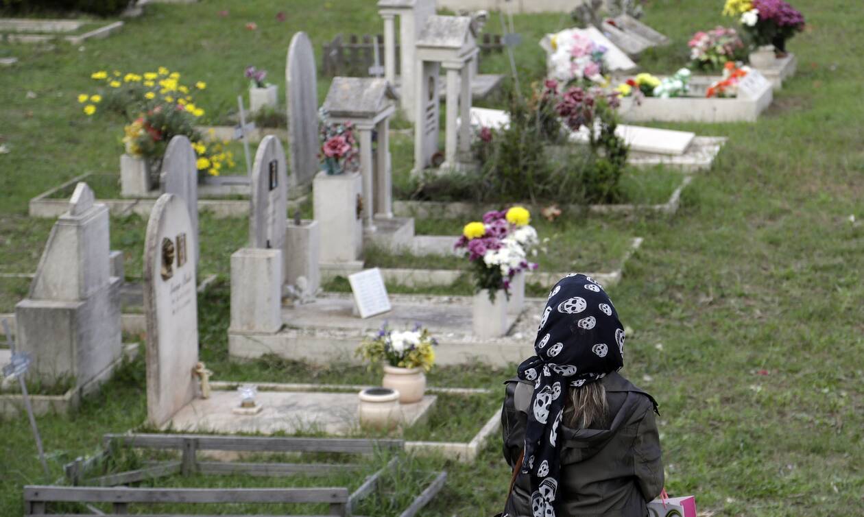 Ιταλία:  Χάος και...συνωστισμός στα νεκροταφεία της Ρώμης - Ο «κορονοϊός ειναι απλά δικαιολογία»
