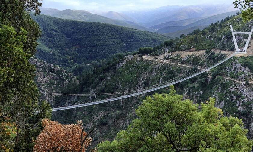 Πορτογαλία: Εγκαινιάστηκε η μακρύτερη κρεμαστή πεζογέφυρα στον κόσμο