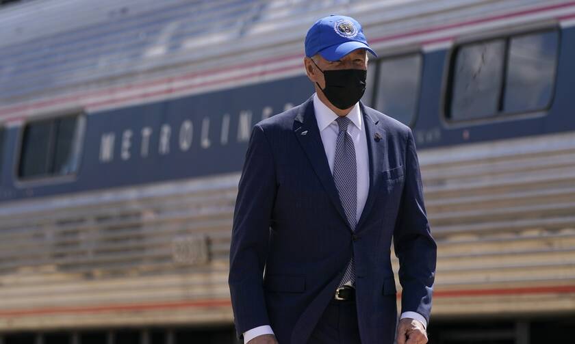 Μπάιντεν: Ο λόγος που ο πρόεδρος των ΗΠΑ δεν αποχωρίζεται τη μάσκα παρά τις νέες οδηγίες των ειδικών
