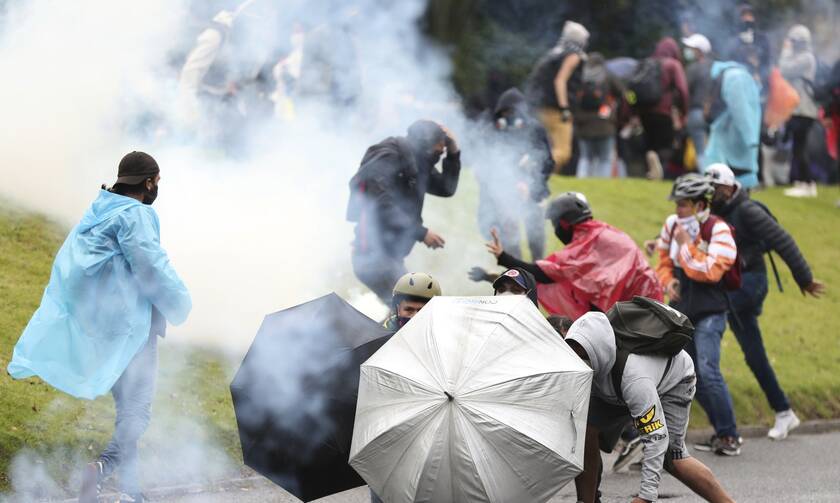 Κολομβία: H κυβέρνηση αποσύρει νομοσχέδιο για τη φορολογία μετά από μαζικές, αιματηρές διαδηλώσεις