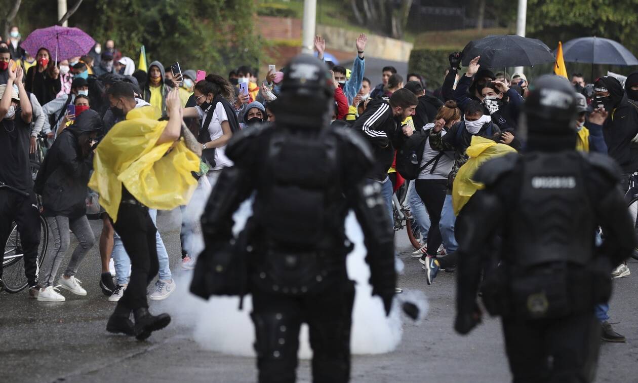 Βία στην Κολομβία για τη φορολογική μεταρρύθμιση: Τουλάχιστον 17 νεκροί, 800 τραυματίες