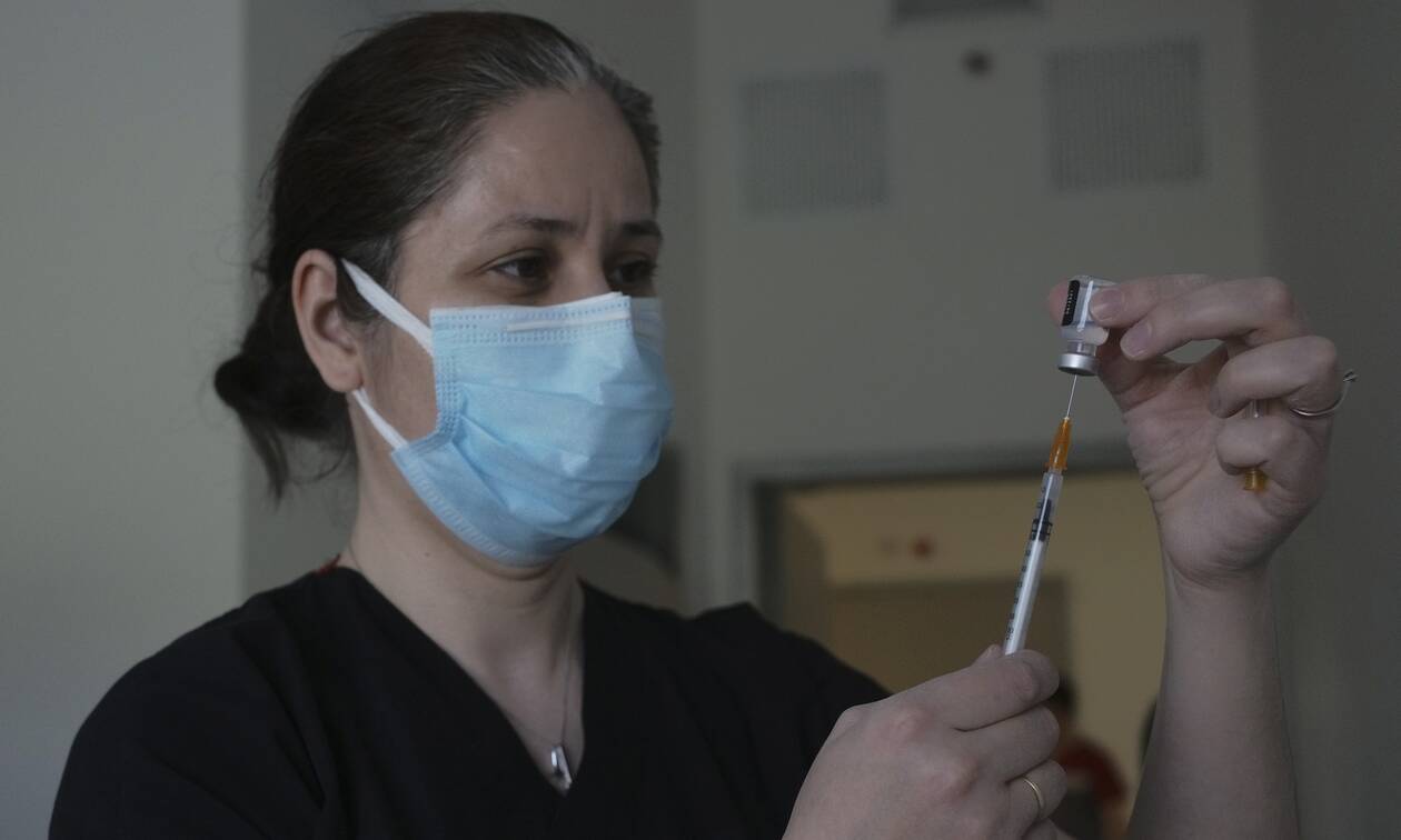 Κορονοϊός: Η Pfizer αναμένει «ανθεκτική ζήτηση» του εμβολίου της για χρόνια, σαν αυτά της γρίπης