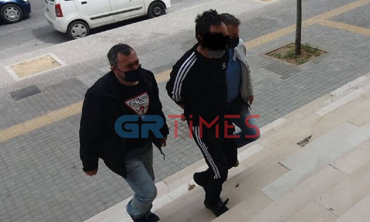 Θεσσαλονίκη: Ο πατριός αρνείται το βιασμό της ανήλικης κόρης του - Τι είπε στους δημοσιογραφους