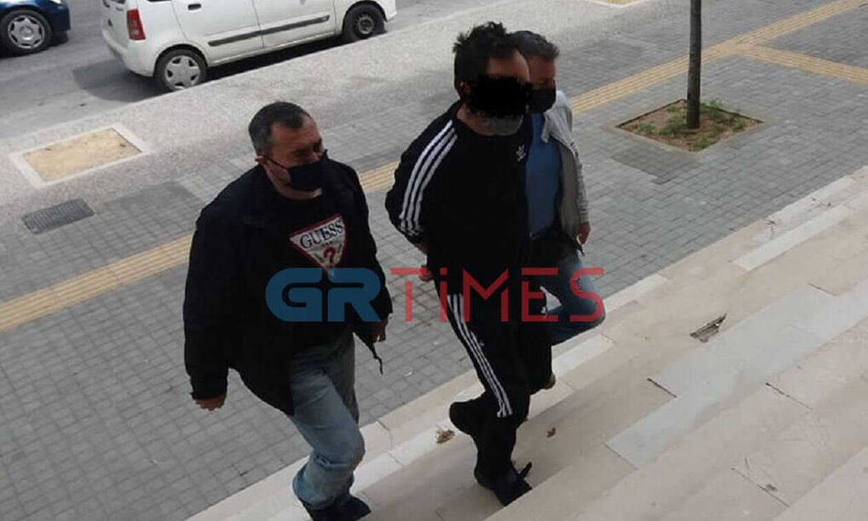 Θεσσαλονίκη: Φρίκη από τα ερωτικά μηνύματα του 47χρονου στη θετή του κόρη – Αρνείται τις κατηγορίες