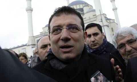 Τουρκία: Ο Ιμάμογλου «τρολάρει» την εισαγγελία και την τουρκική κυβέρνηση για το περπάτημά του